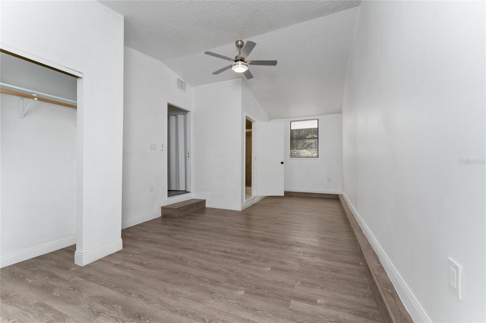 Image 10 of 24 For 415 Lancelot Avenue