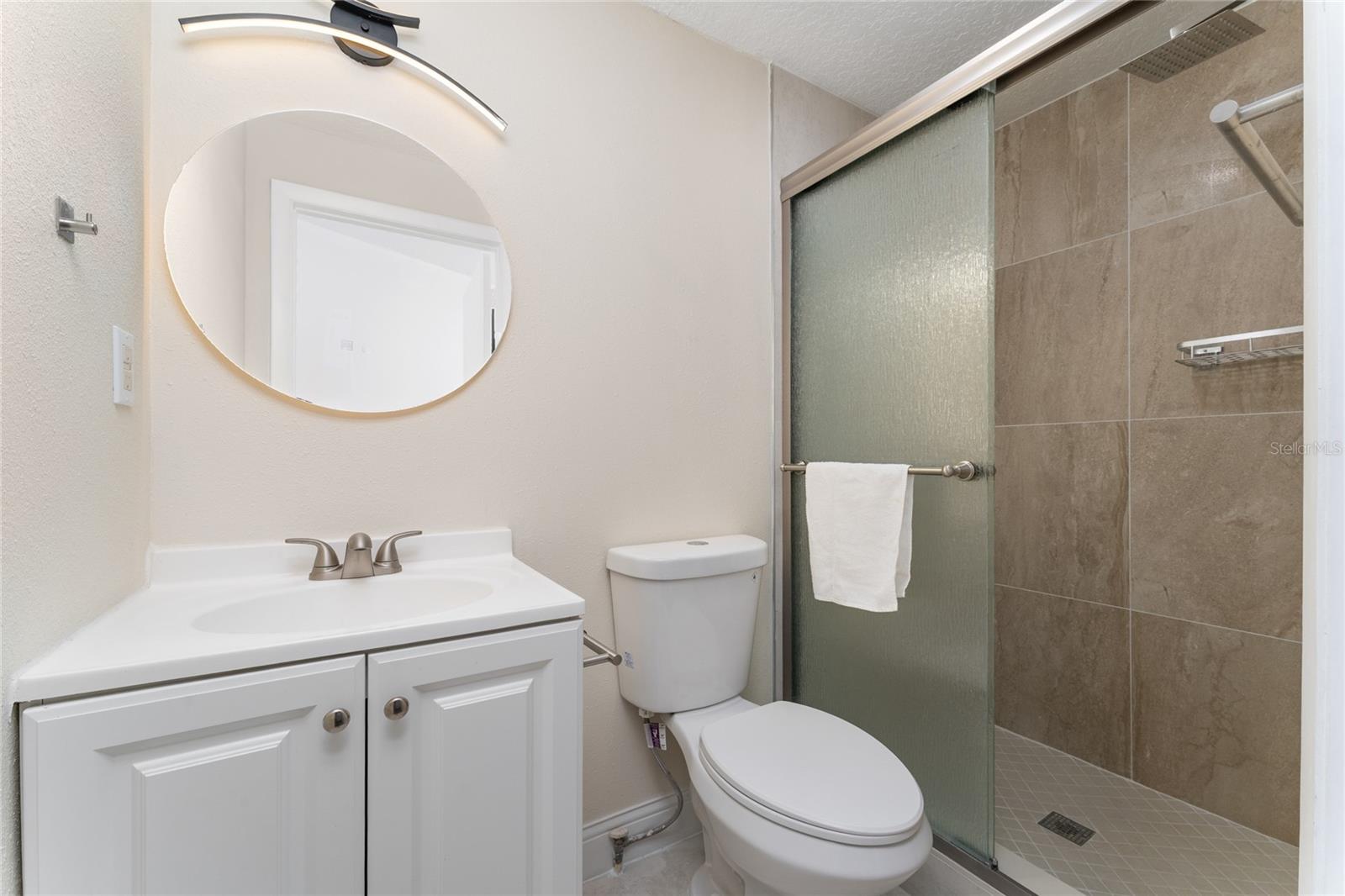 Image 12 of 24 For 415 Lancelot Avenue