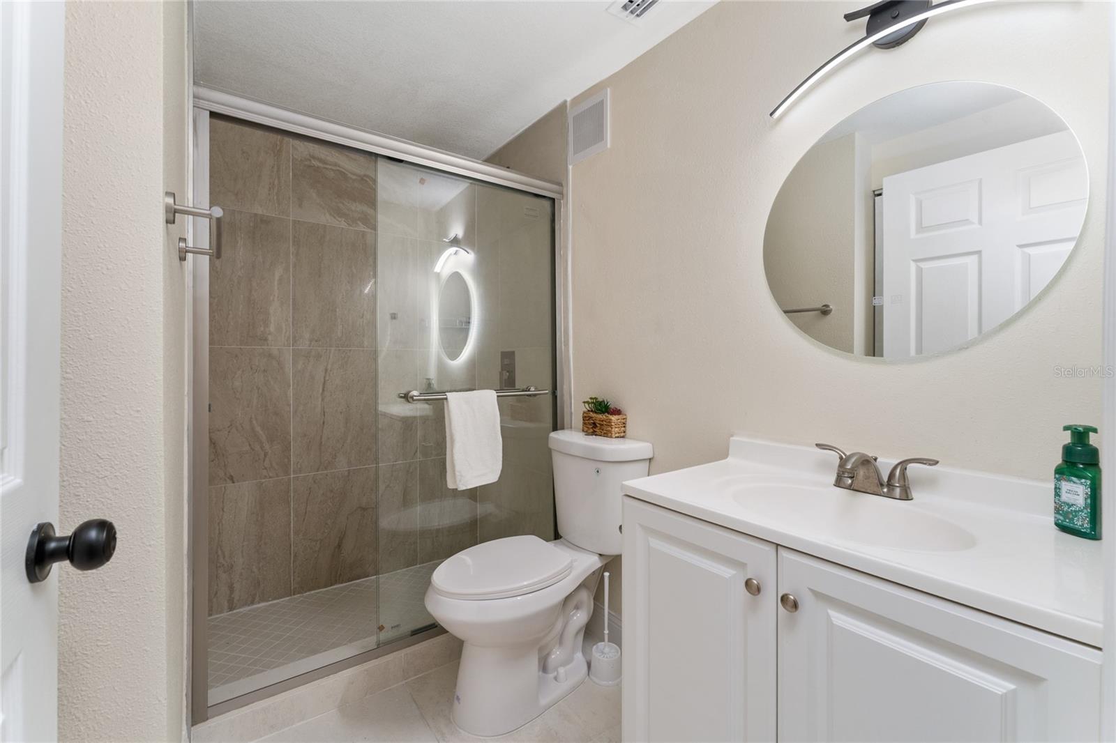 Image 13 of 24 For 415 Lancelot Avenue