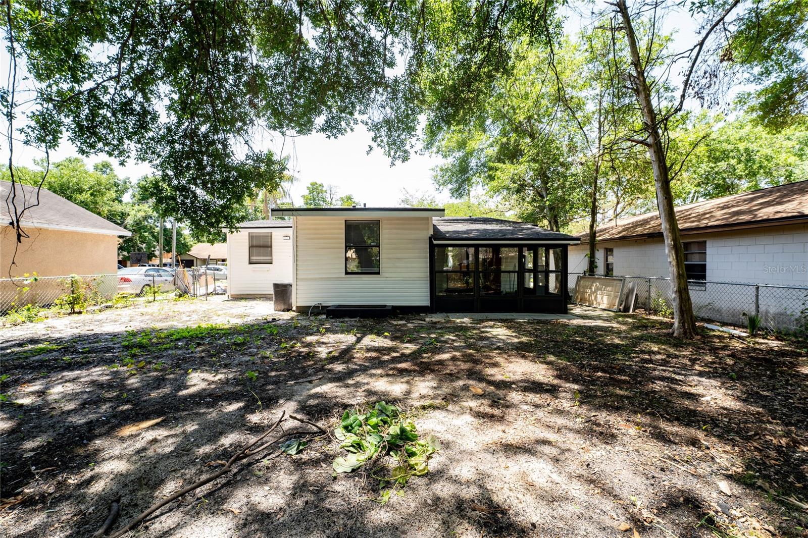 Image 21 of 24 For 415 Lancelot Avenue