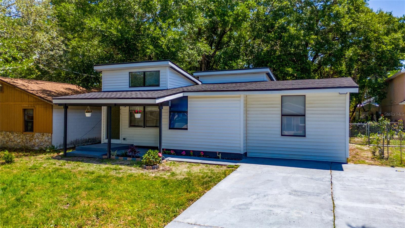 Image 3 of 24 For 415 Lancelot Avenue
