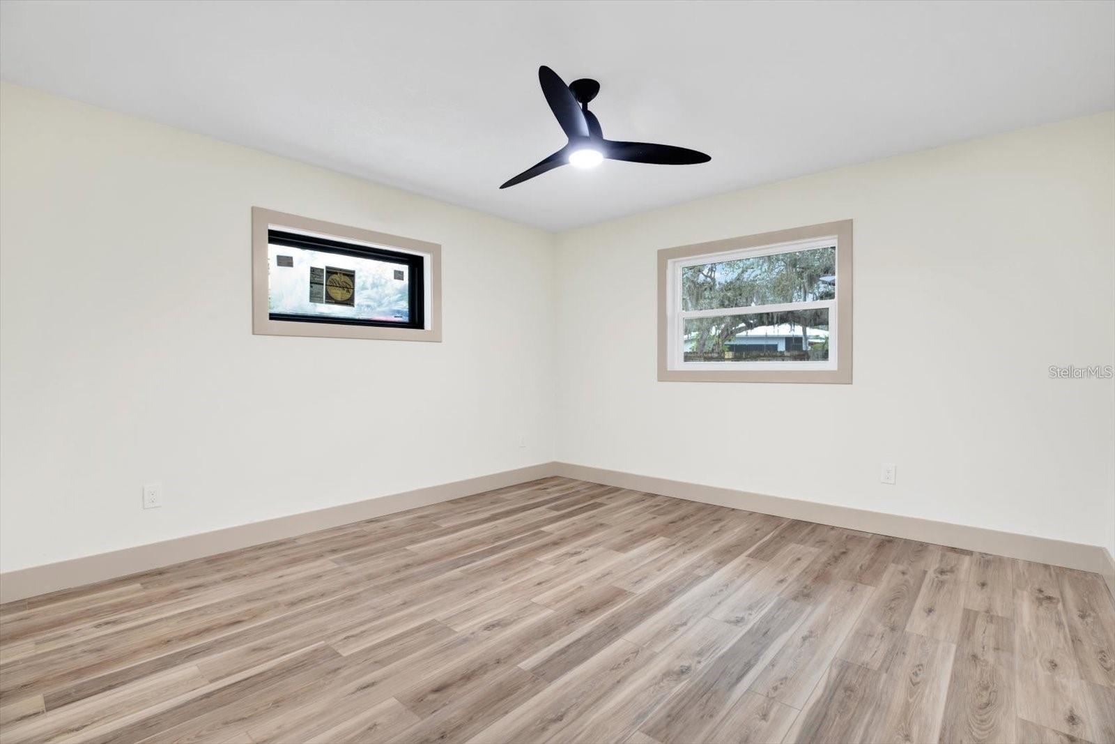 Listing photo id 10 for 203 Driftwood Drive W