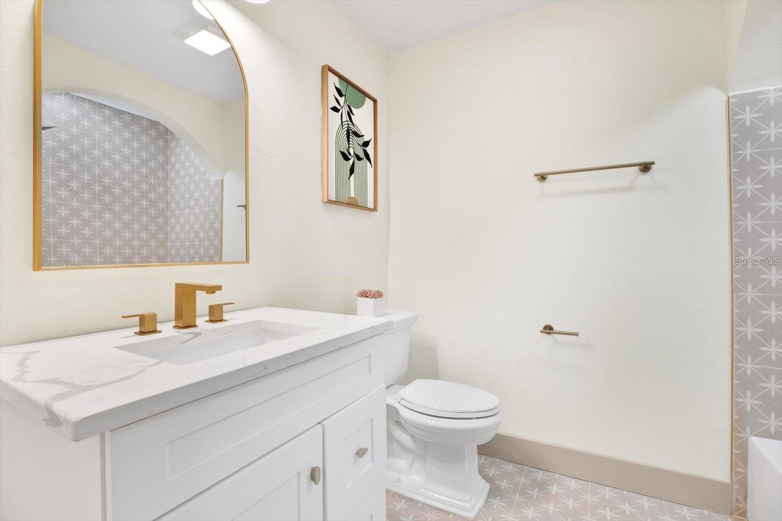Listing photo id 14 for 203 Driftwood Drive W