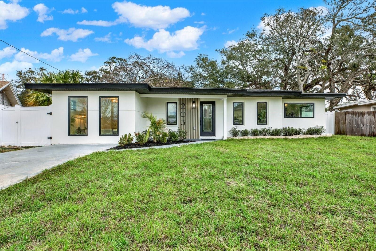Listing photo id 16 for 203 Driftwood Drive W