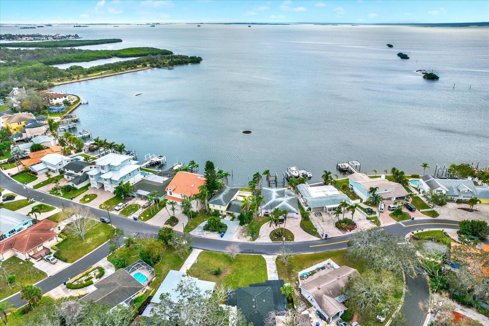 Listing photo id 18 for 203 Driftwood Drive W
