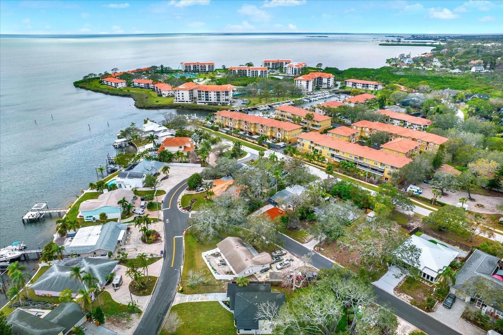 Listing photo id 19 for 203 Driftwood Drive W