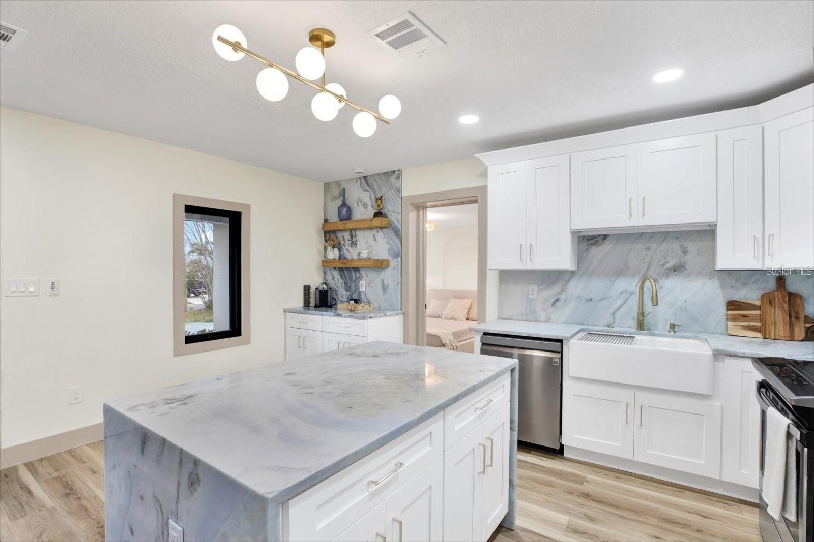 Listing photo id 2 for 203 Driftwood Drive W