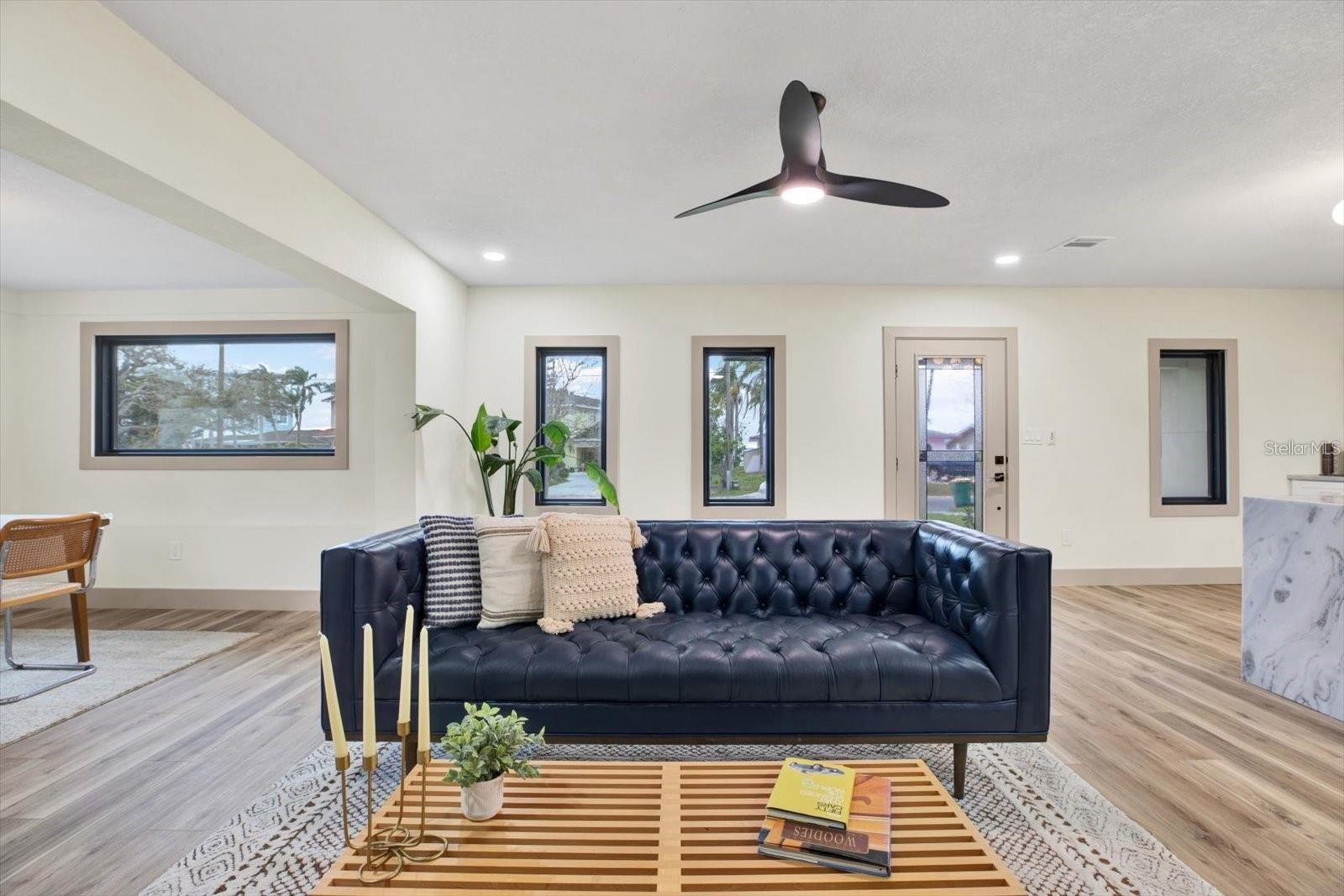 Listing photo id 5 for 203 Driftwood Drive W