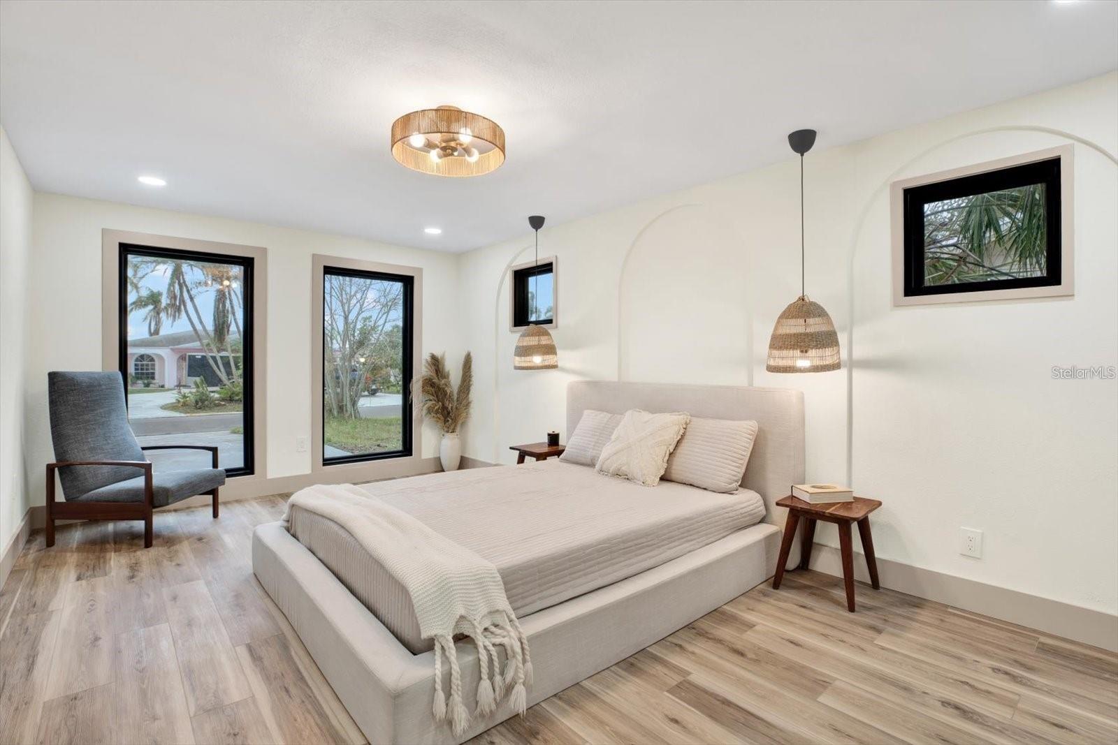 Listing photo id 7 for 203 Driftwood Drive W
