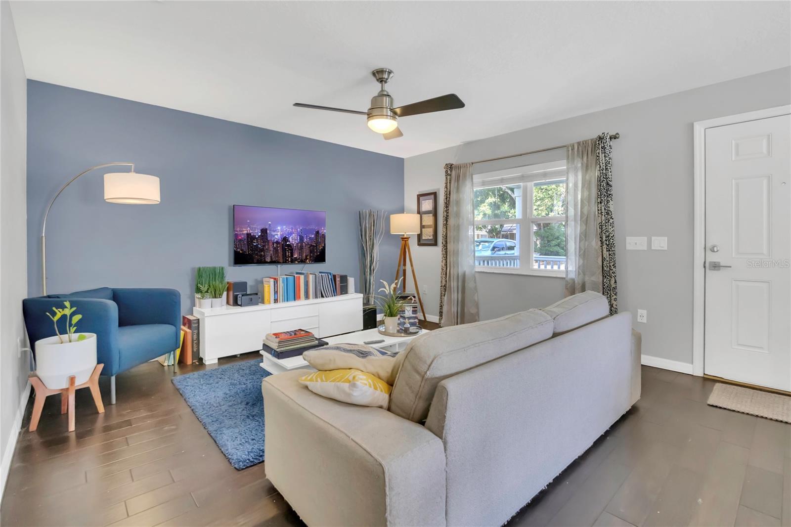 Image 4 of 19 For 2401 Mayer Street