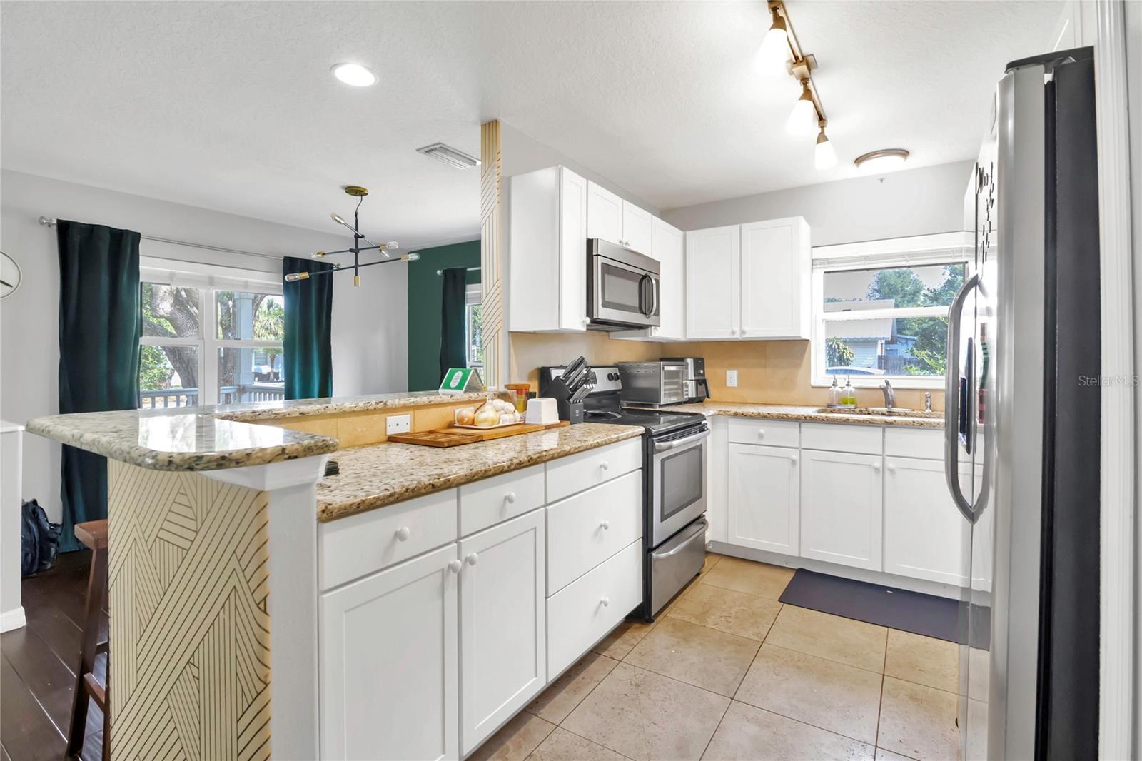 Image 9 of 19 For 2401 Mayer Street