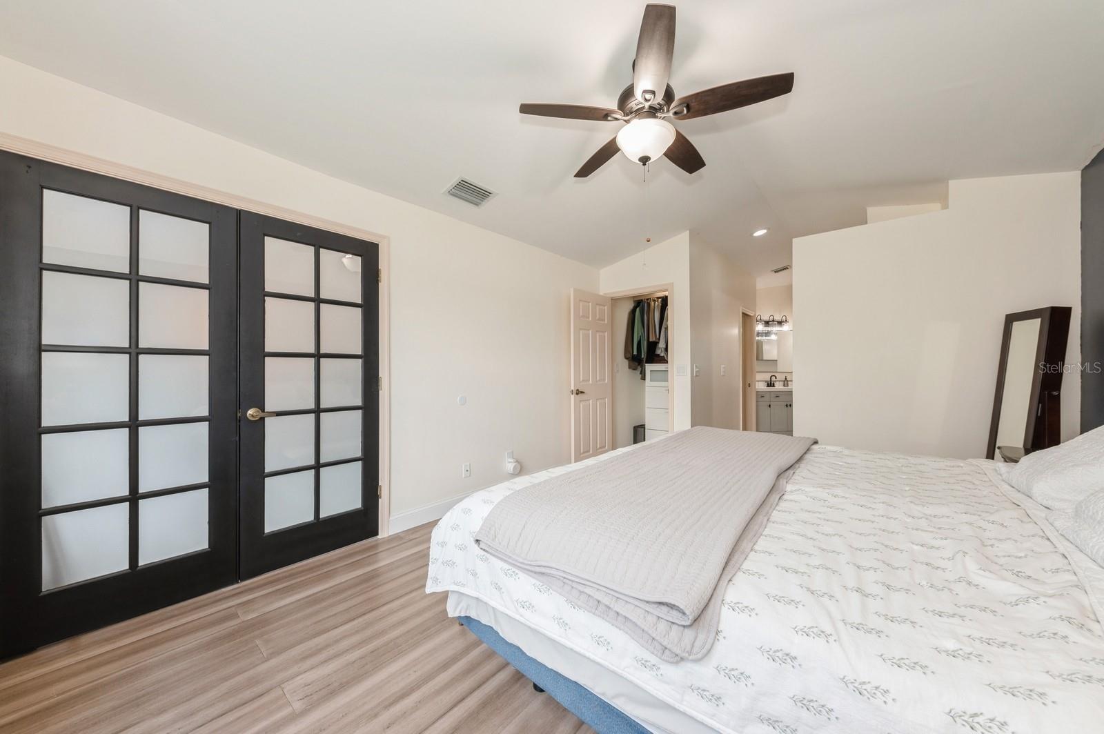 Image 14 of 41 For 7886 Manor Forest Boulevard