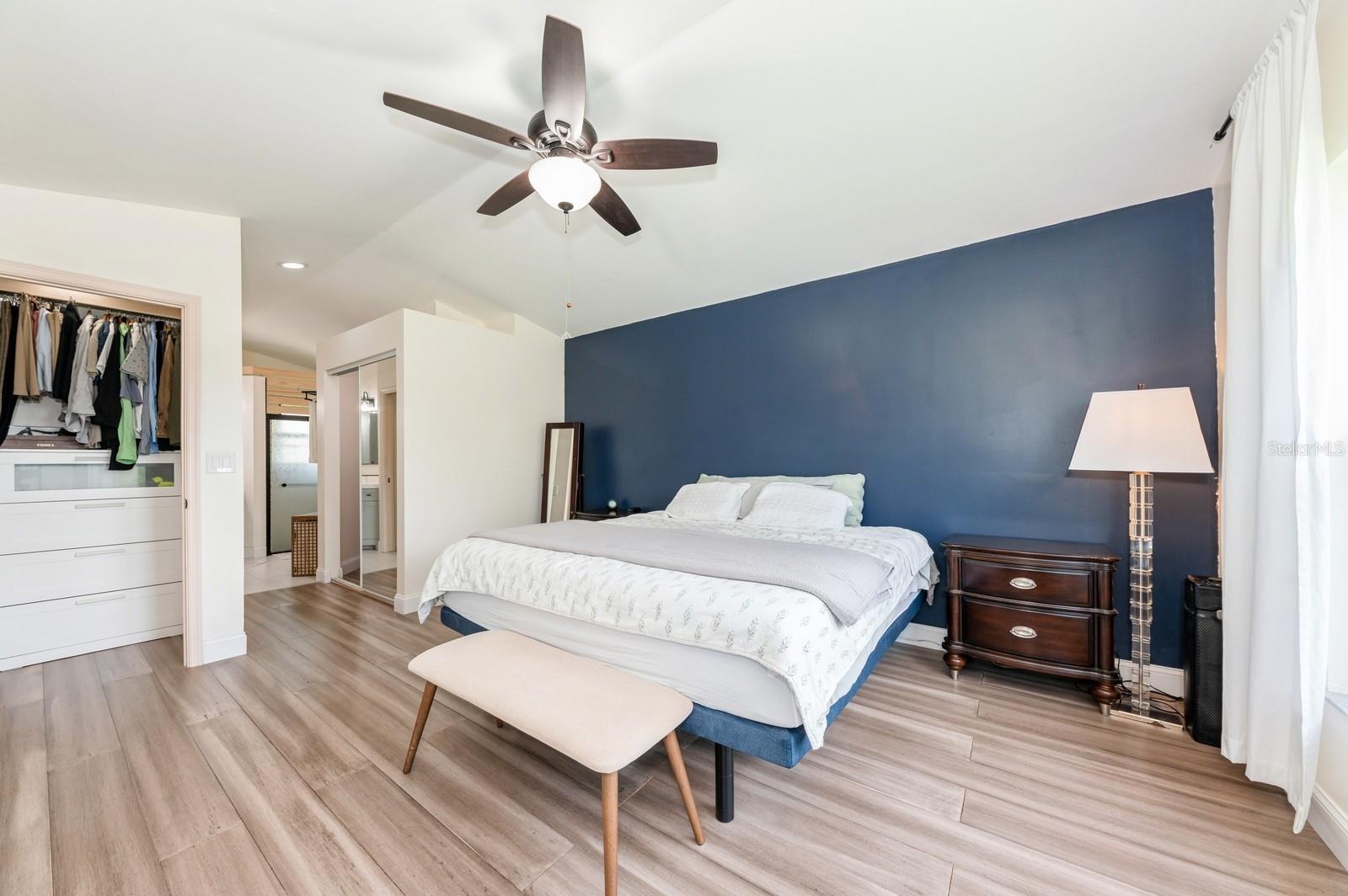 Image 17 of 41 For 7886 Manor Forest Boulevard