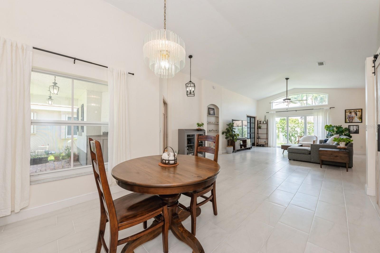 Image 18 of 41 For 7886 Manor Forest Boulevard