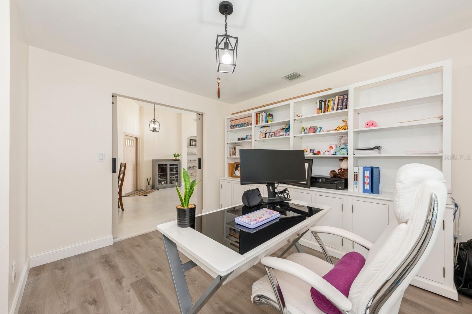Image 19 of 41 For 7886 Manor Forest Boulevard
