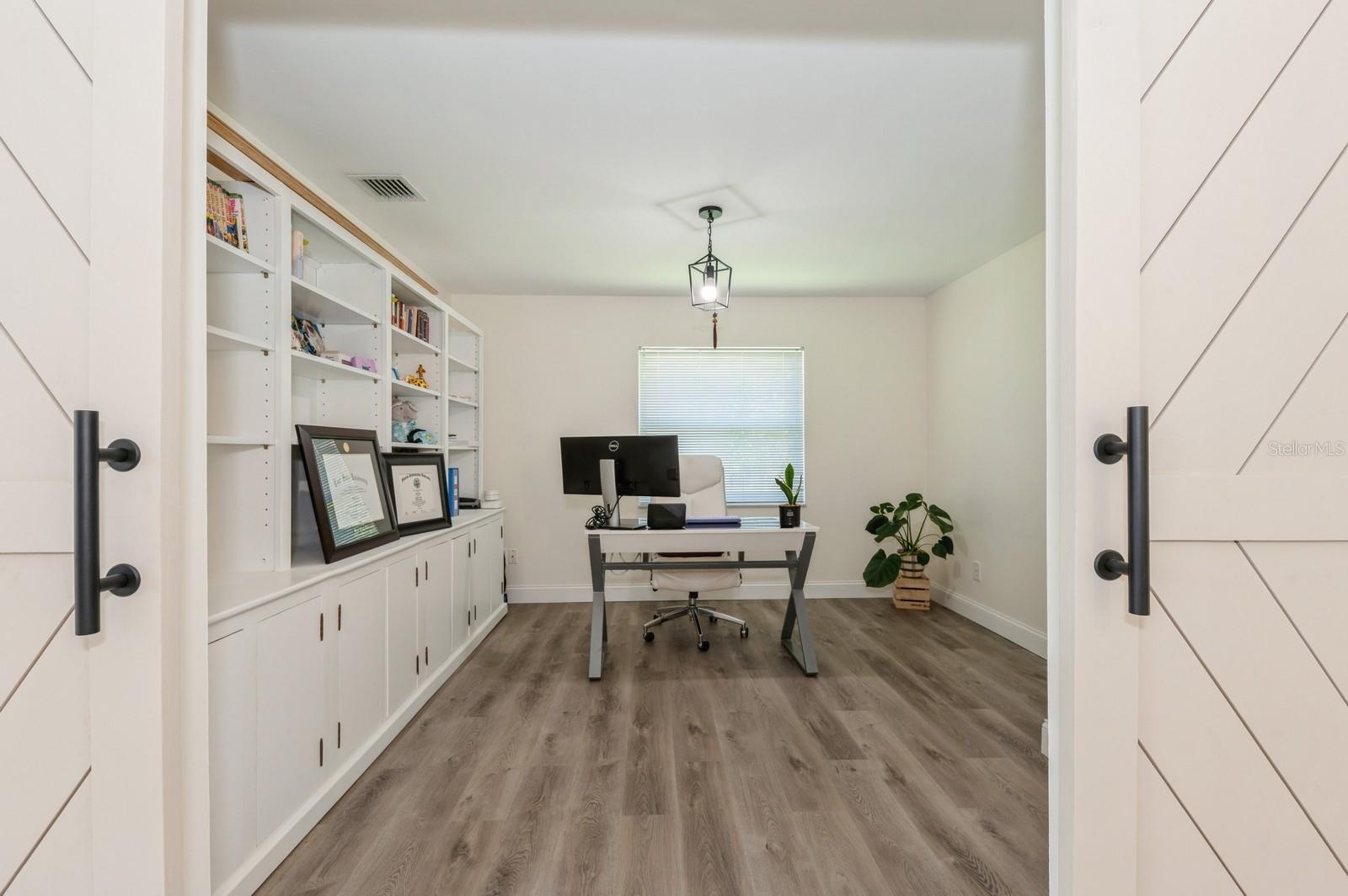 Image 20 of 41 For 7886 Manor Forest Boulevard