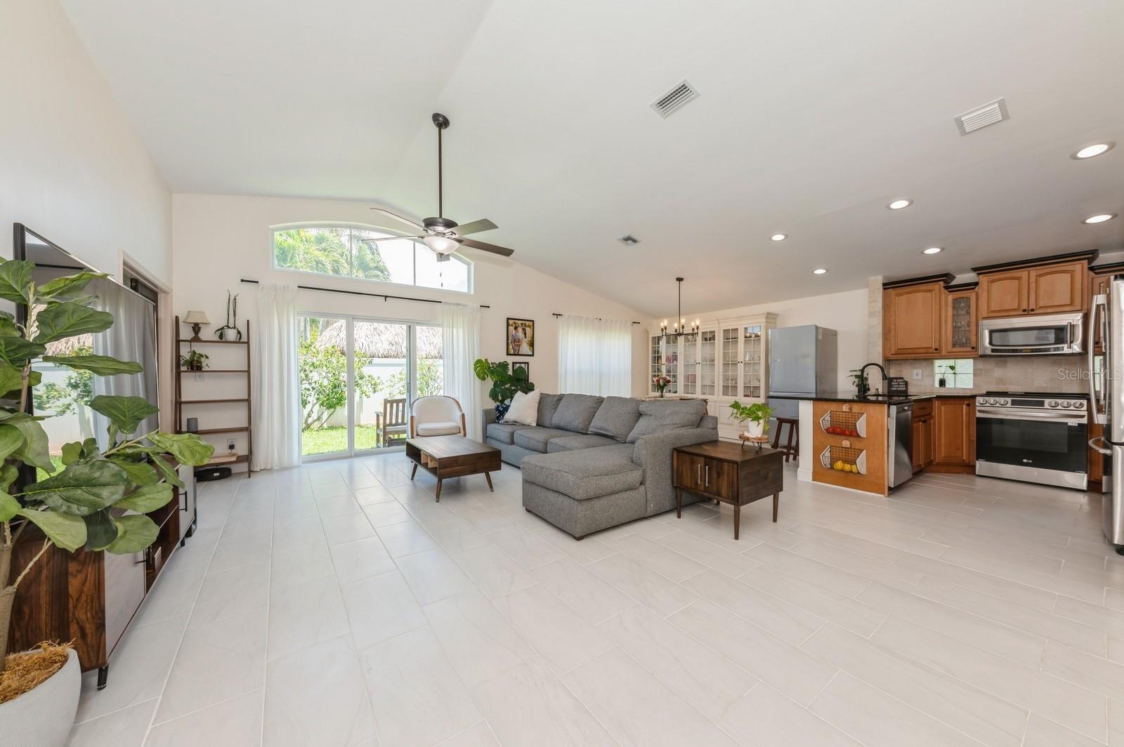 Image 23 of 41 For 7886 Manor Forest Boulevard