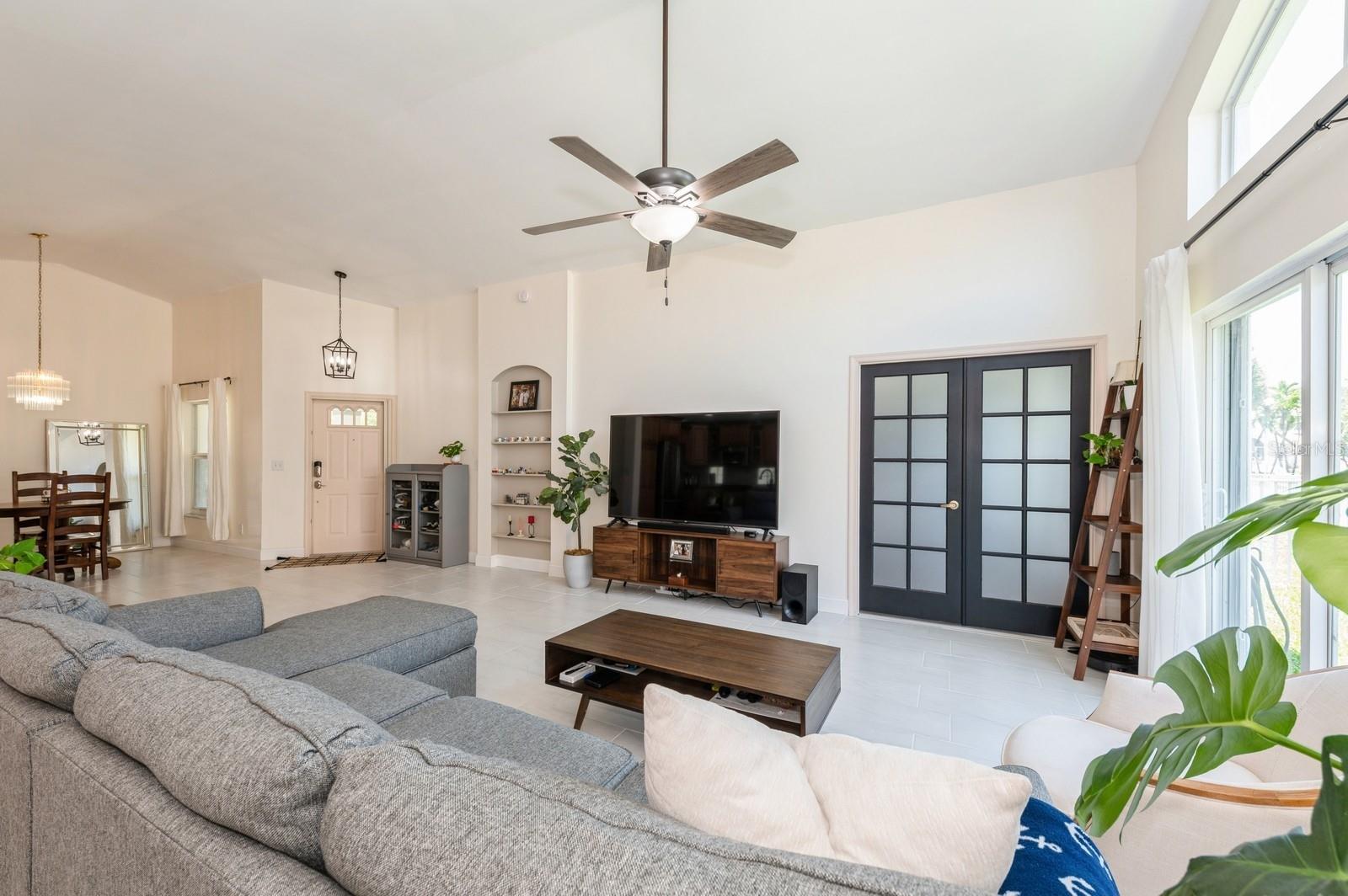 Image 26 of 41 For 7886 Manor Forest Boulevard