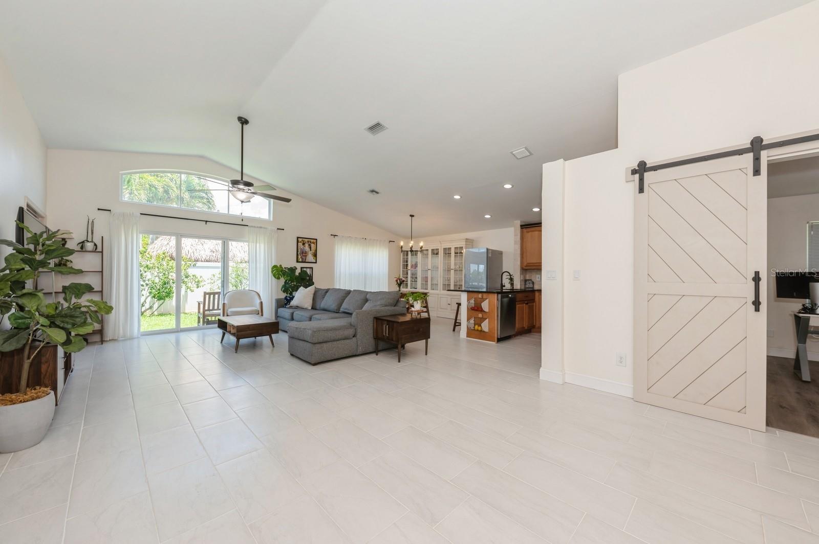 Image 28 of 41 For 7886 Manor Forest Boulevard