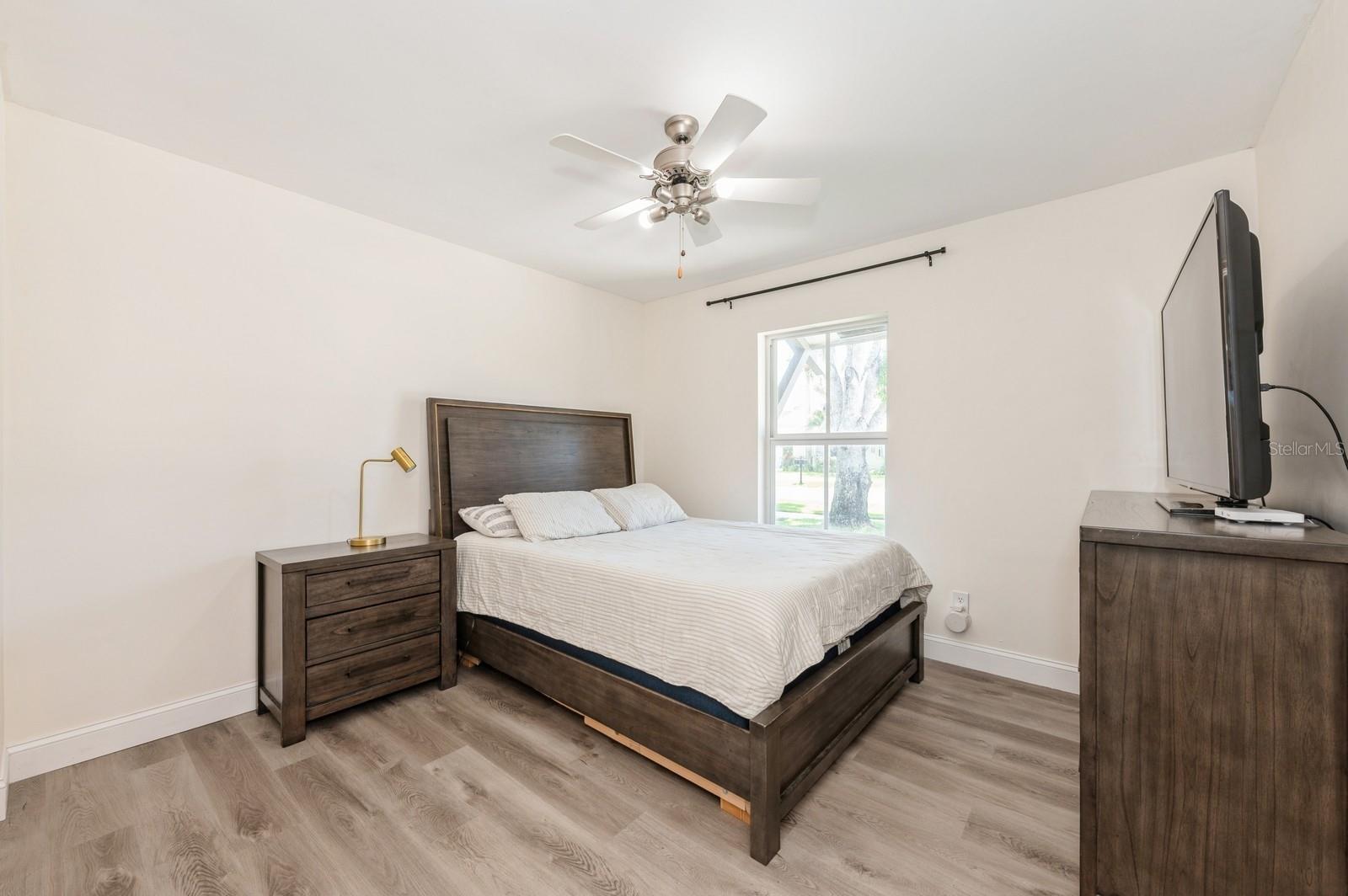 Image 31 of 41 For 7886 Manor Forest Boulevard