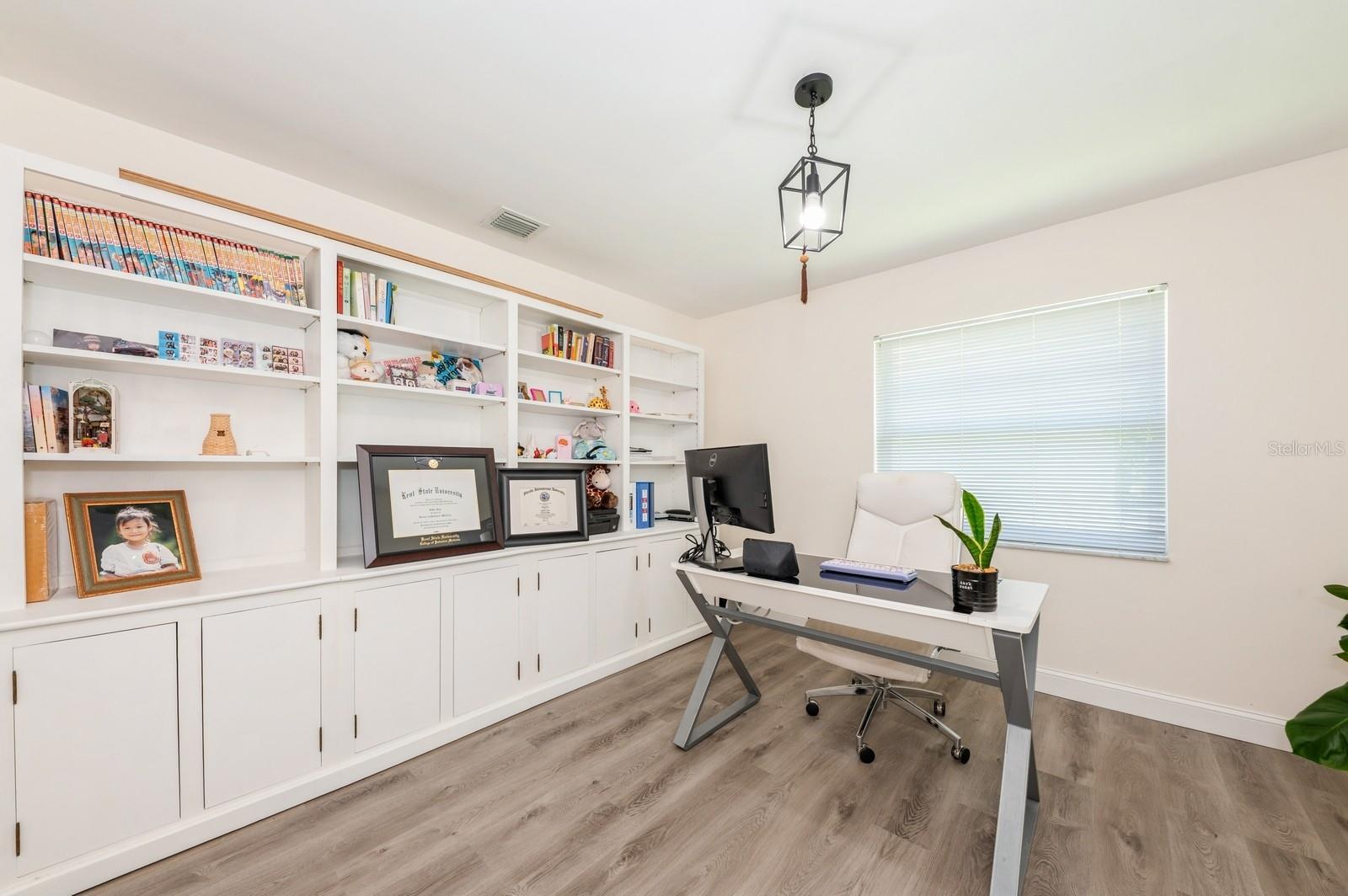 Image 4 of 41 For 7886 Manor Forest Boulevard