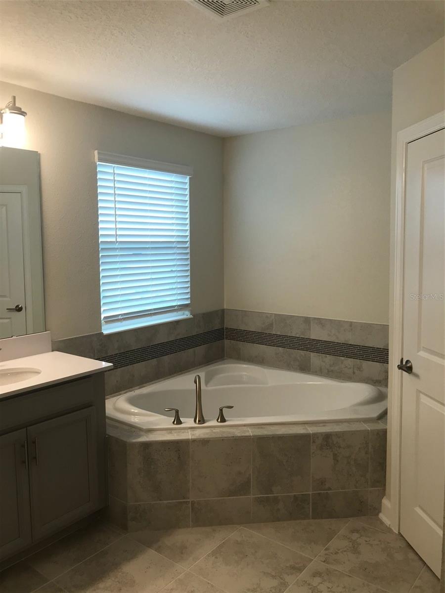 Image 15 of 29 For 11317 History Avenue