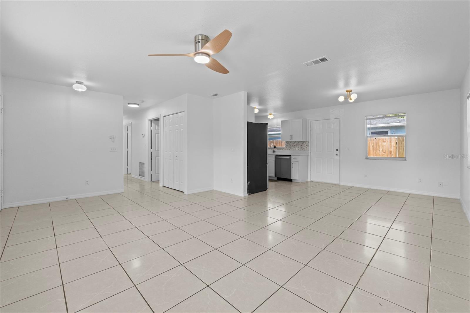 Image 10 of 30 For 215 Bradbury Avenue