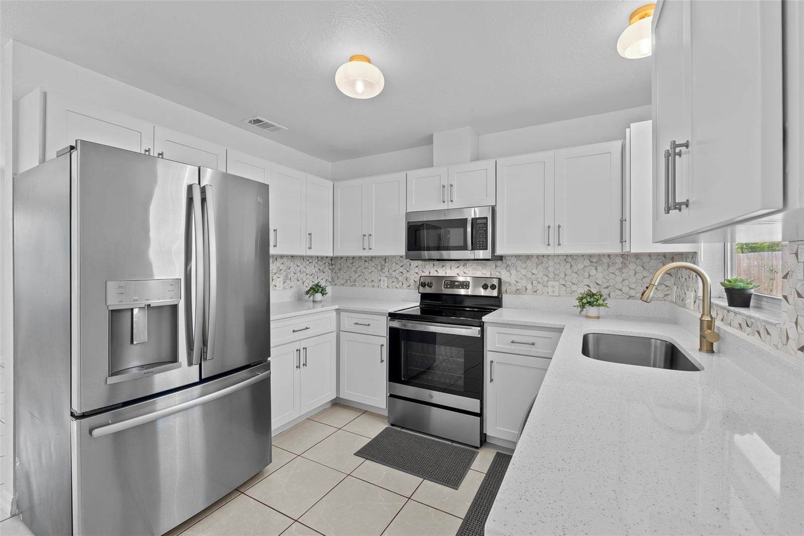 Image 11 of 30 For 215 Bradbury Avenue