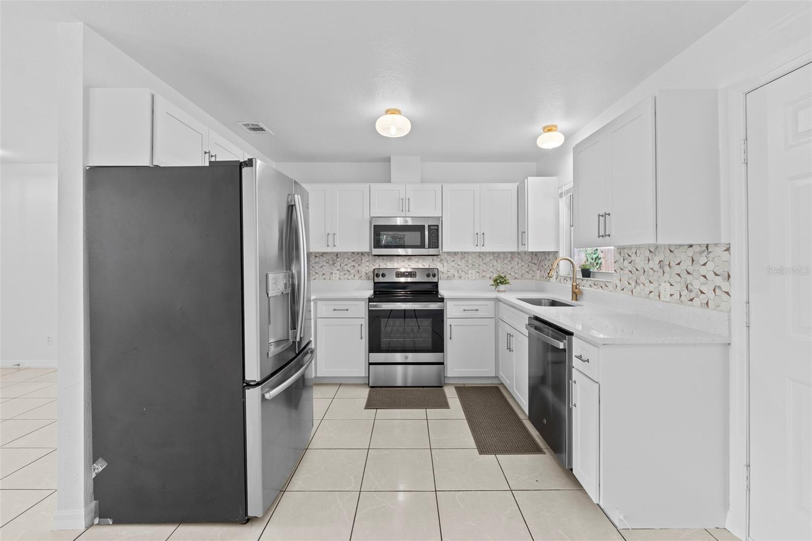 Image 12 of 30 For 215 Bradbury Avenue