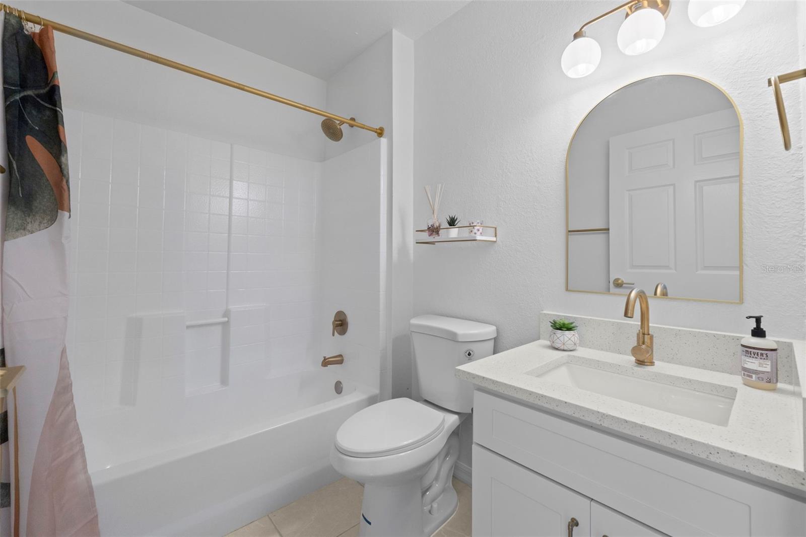 Image 17 of 30 For 215 Bradbury Avenue