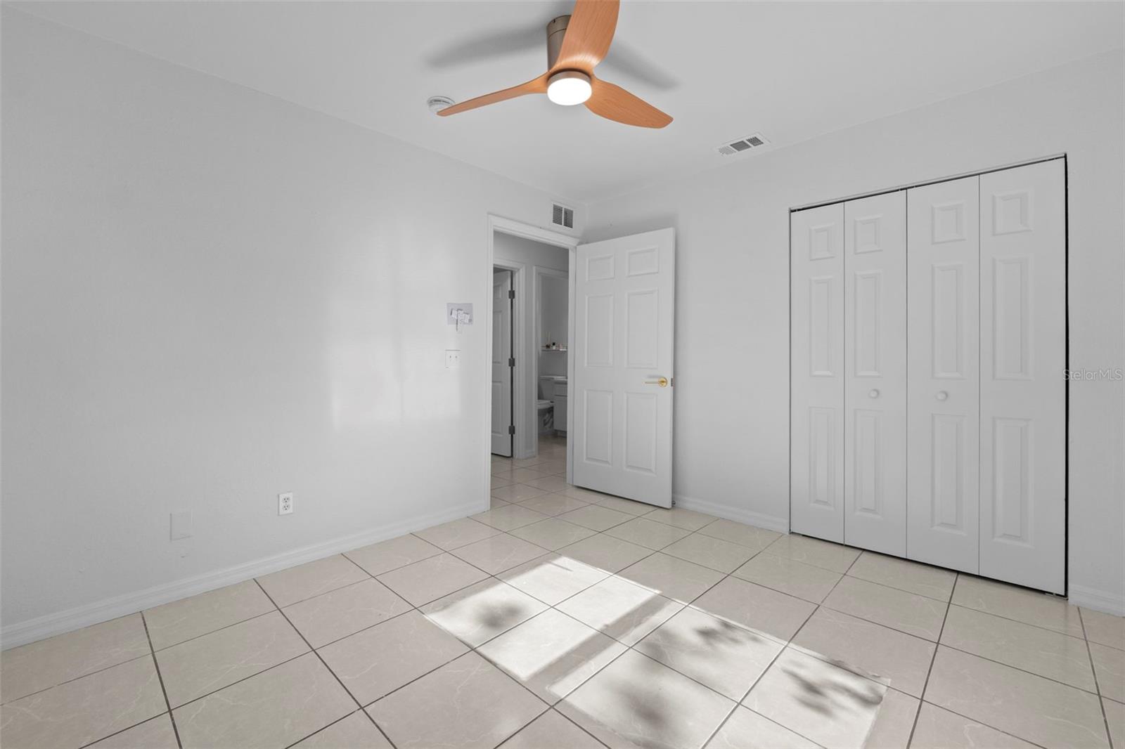 Image 20 of 30 For 215 Bradbury Avenue