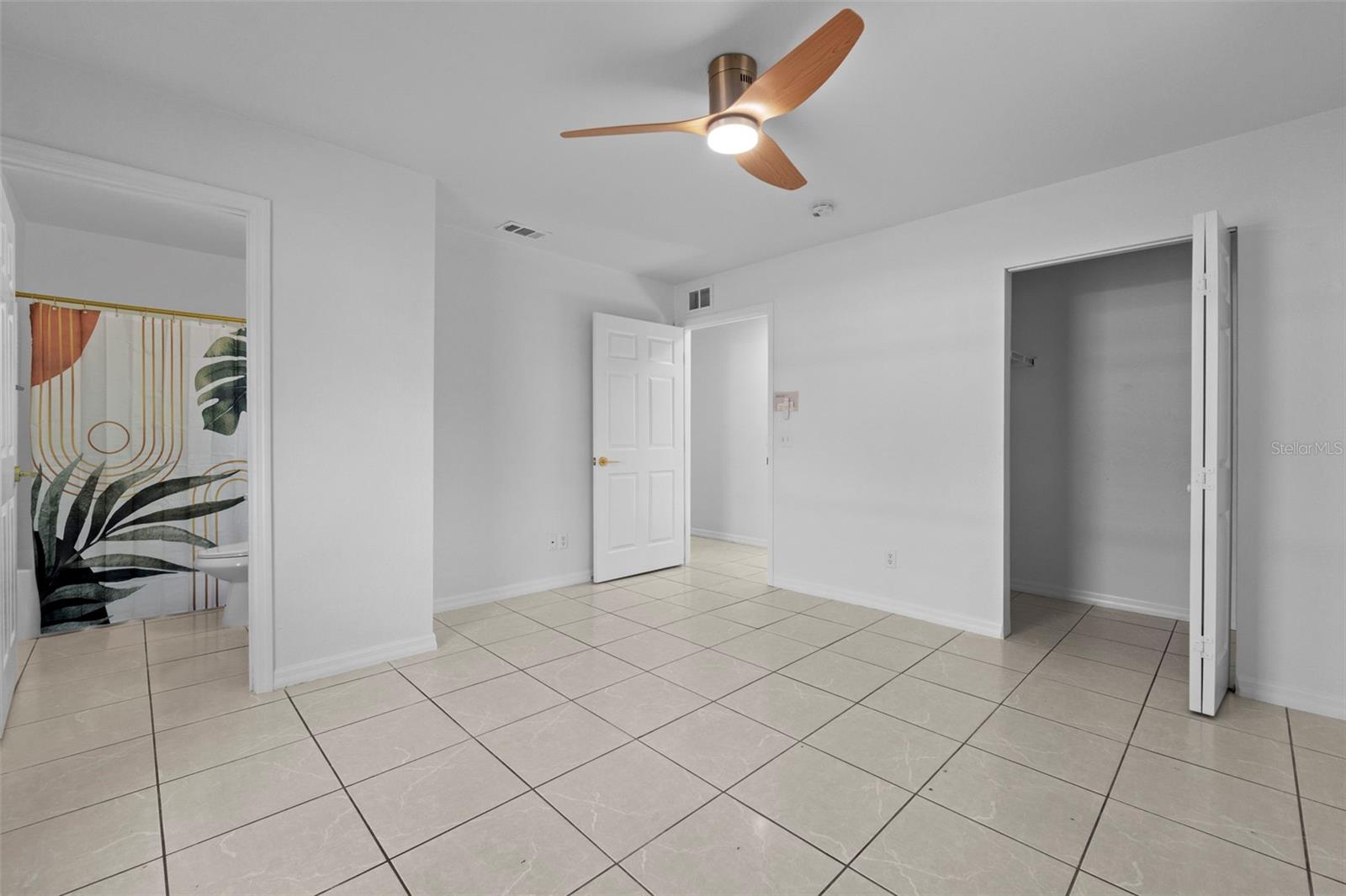 Image 21 of 30 For 215 Bradbury Avenue