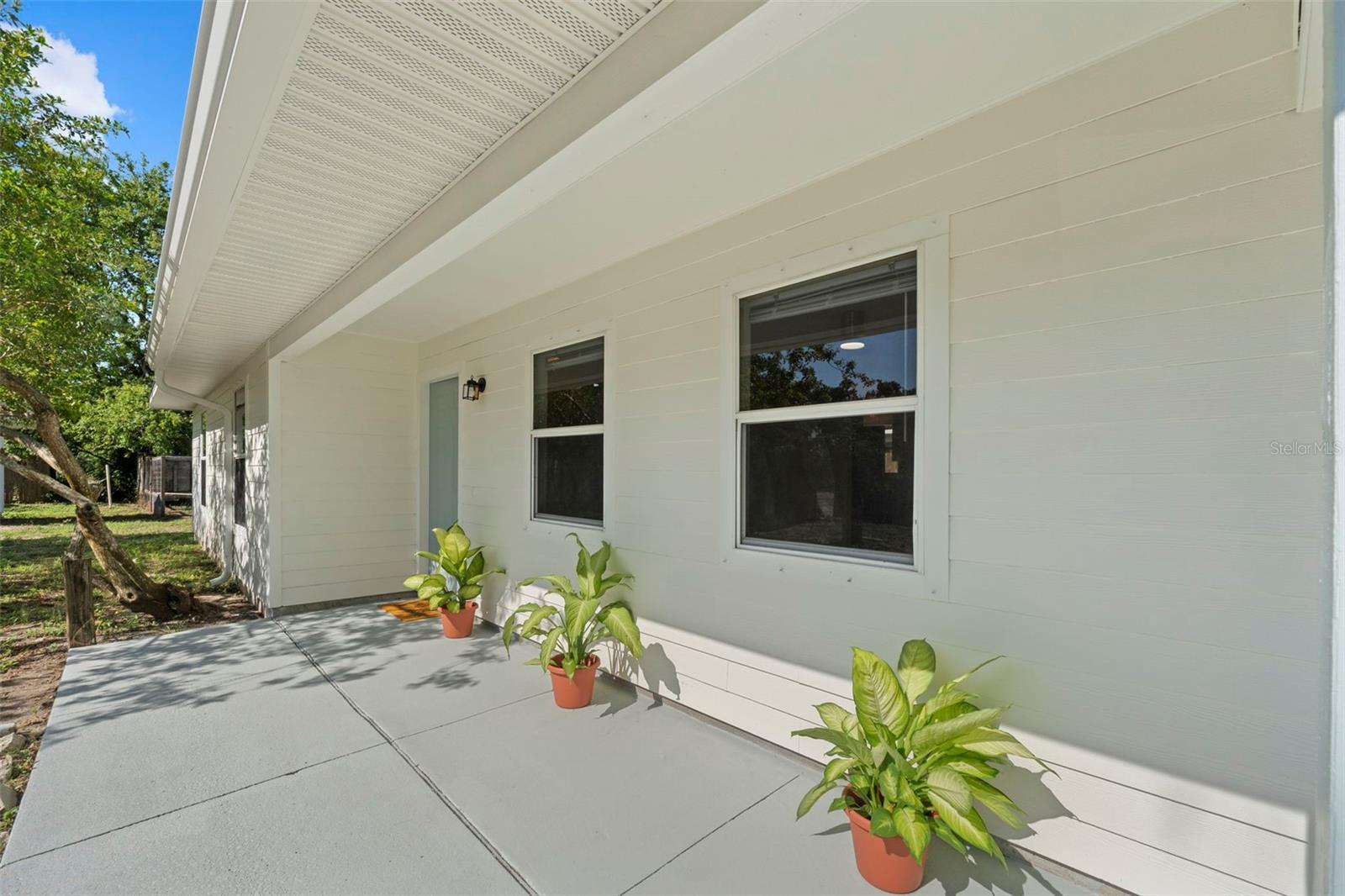 Image 3 of 30 For 215 Bradbury Avenue