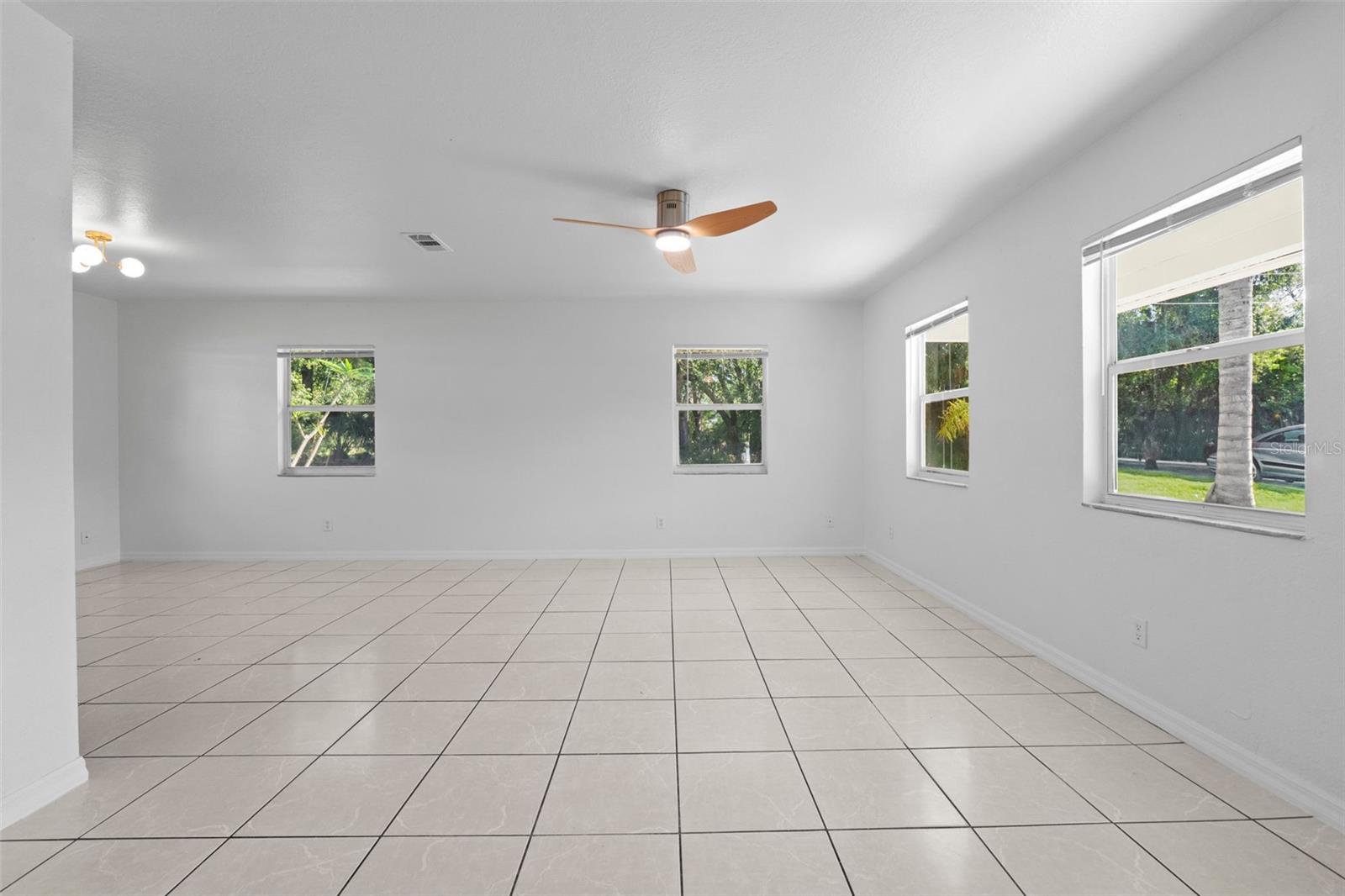 Image 7 of 30 For 215 Bradbury Avenue
