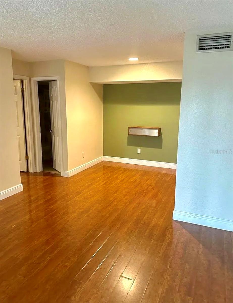 Image 2 of 5 For 3772 Idlebrook Circle 100