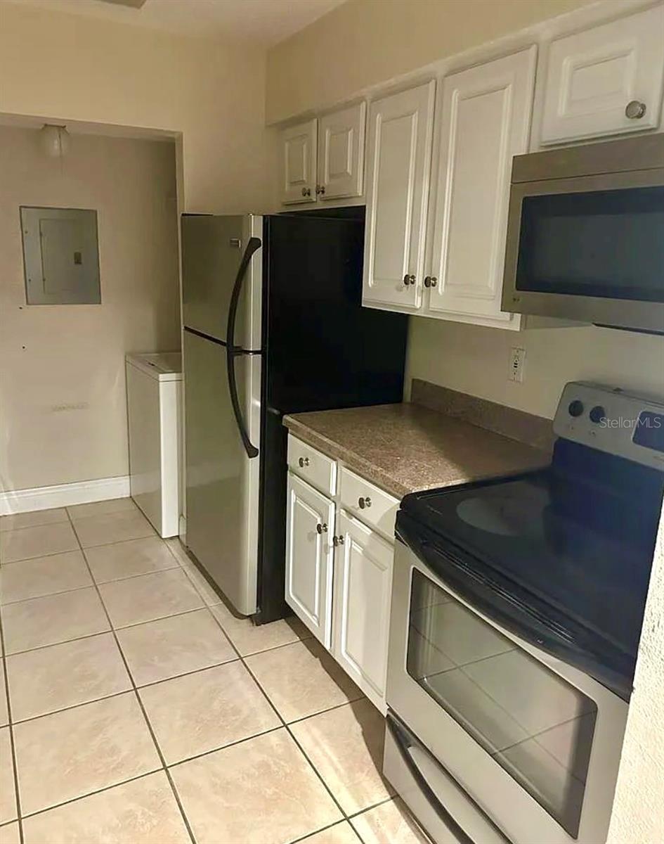 Image 3 of 5 For 3772 Idlebrook Circle 100