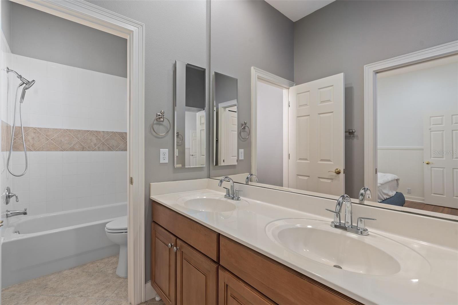 Image 26 of 47 For 11237 Camden Park Drive