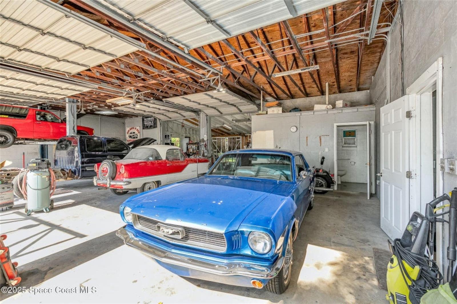 Listing photo id 9 for 425 Coleman Street