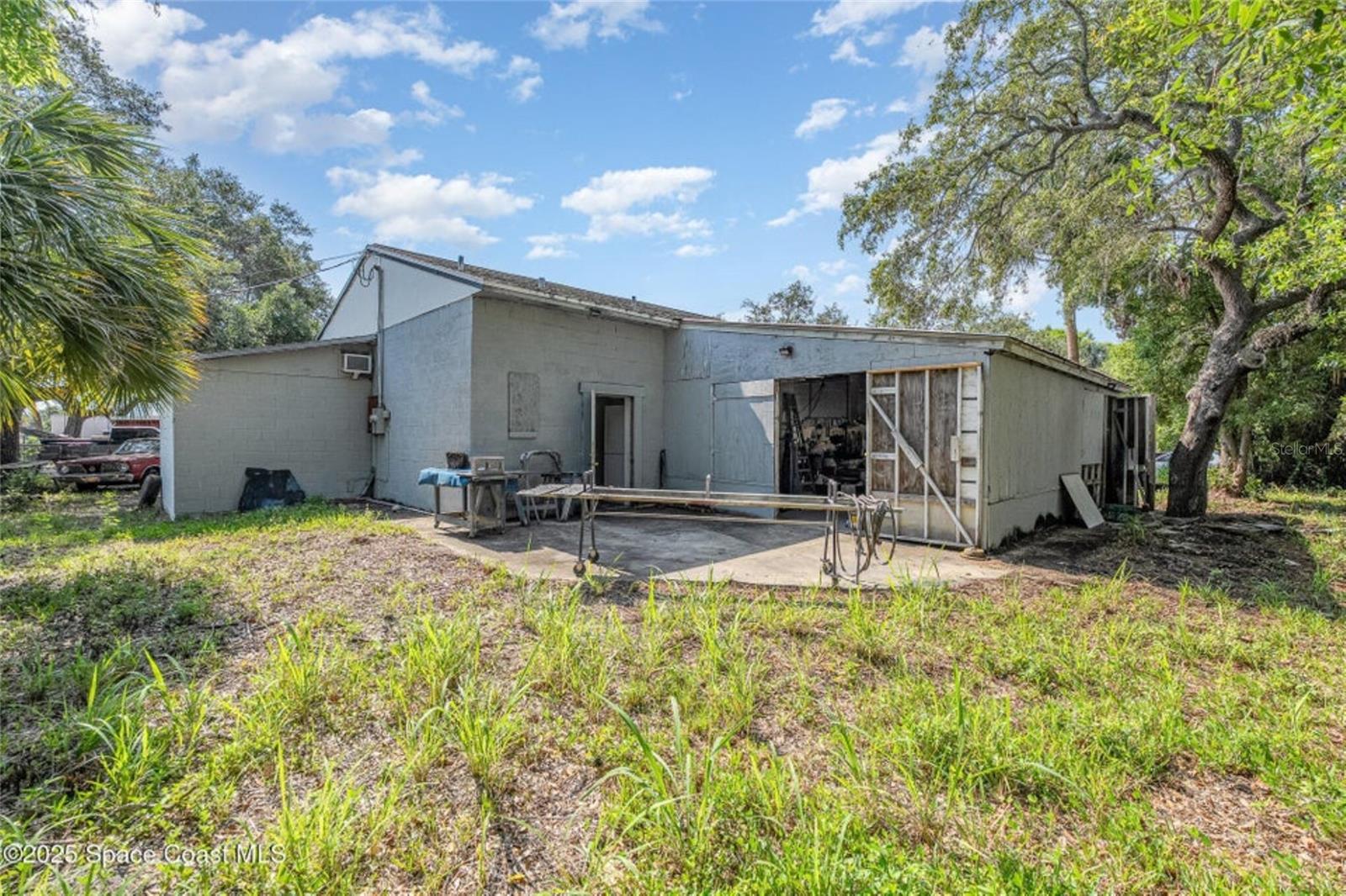 Listing photo id 12 for 425 Coleman Street