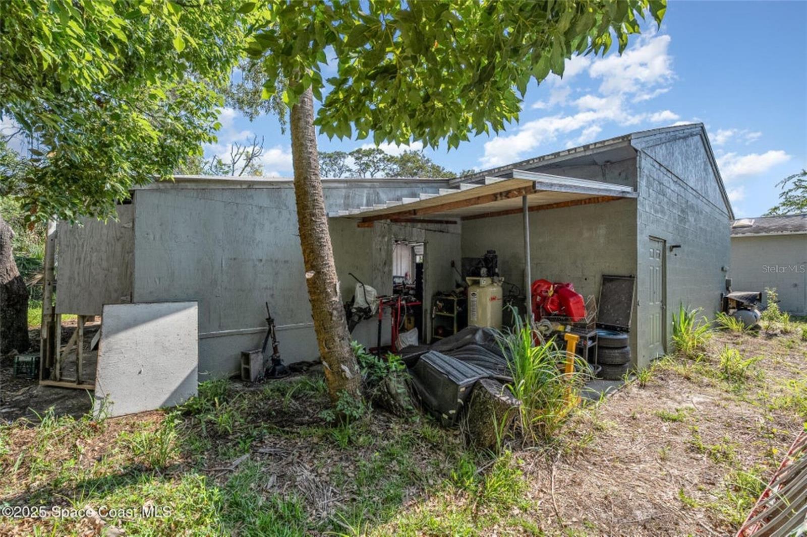 Listing photo id 13 for 425 Coleman Street