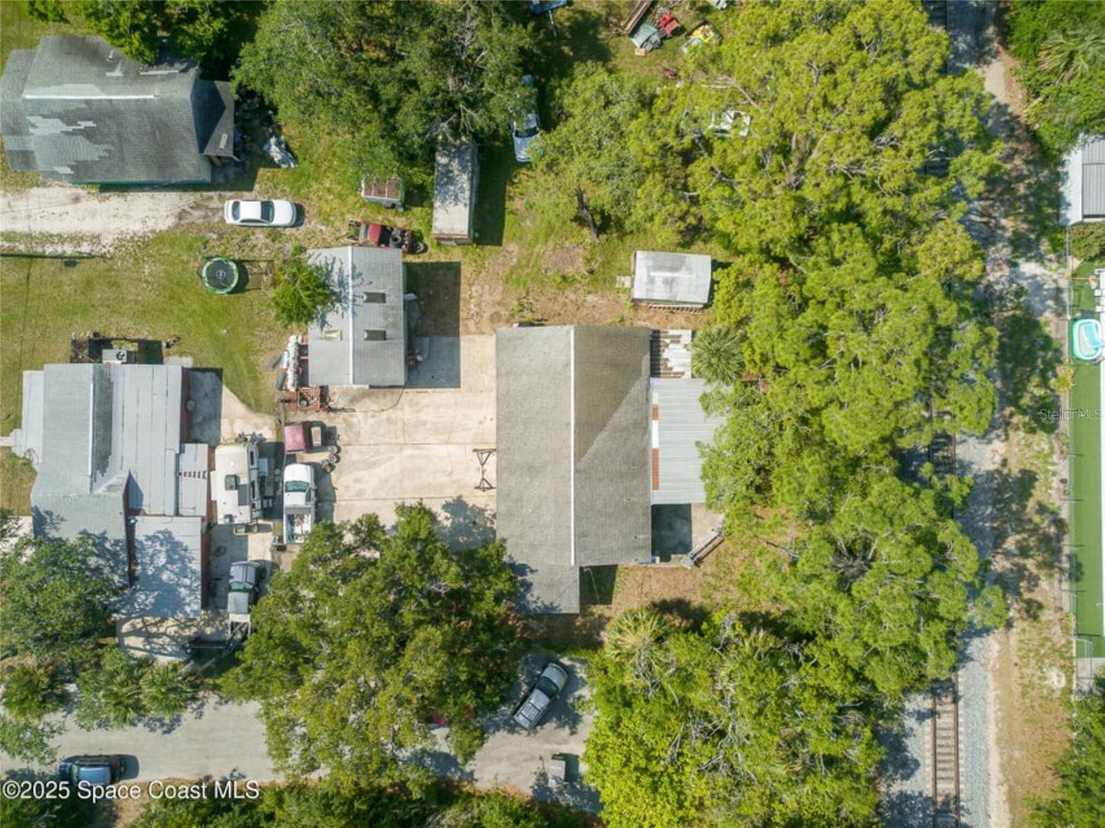 Listing photo id 14 for 425 Coleman Street