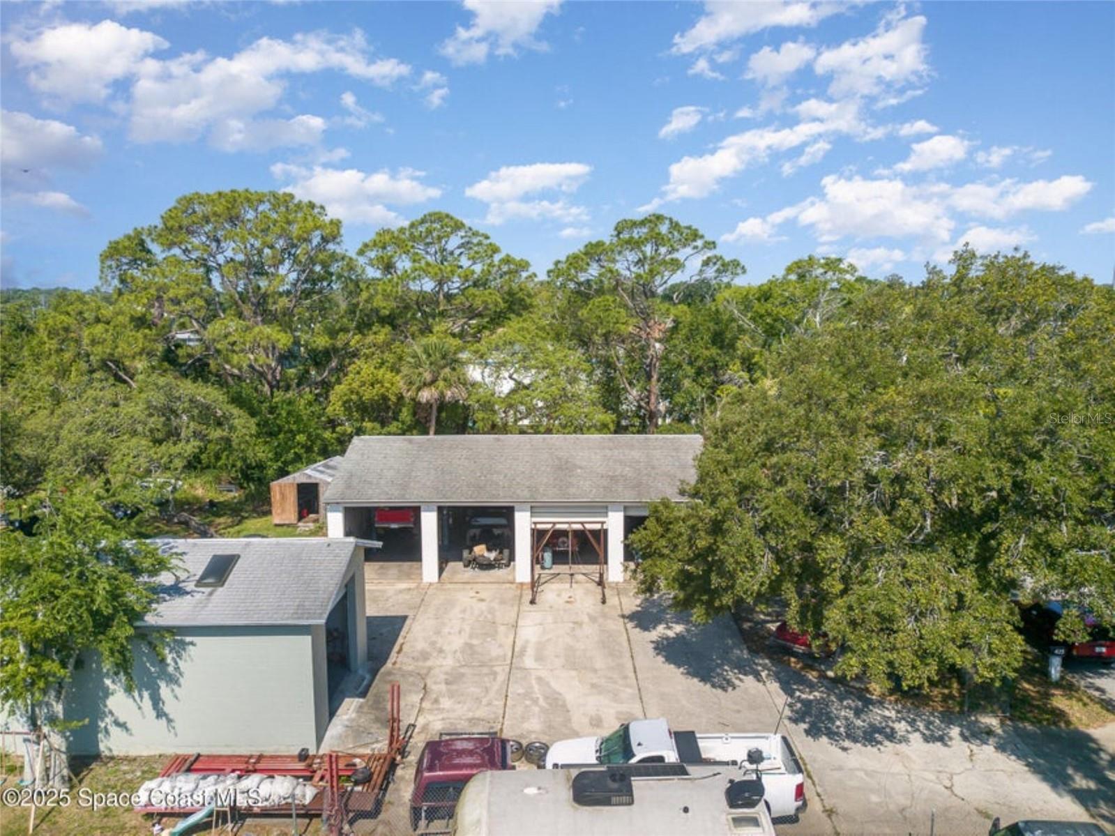 Listing photo id 15 for 425 Coleman Street