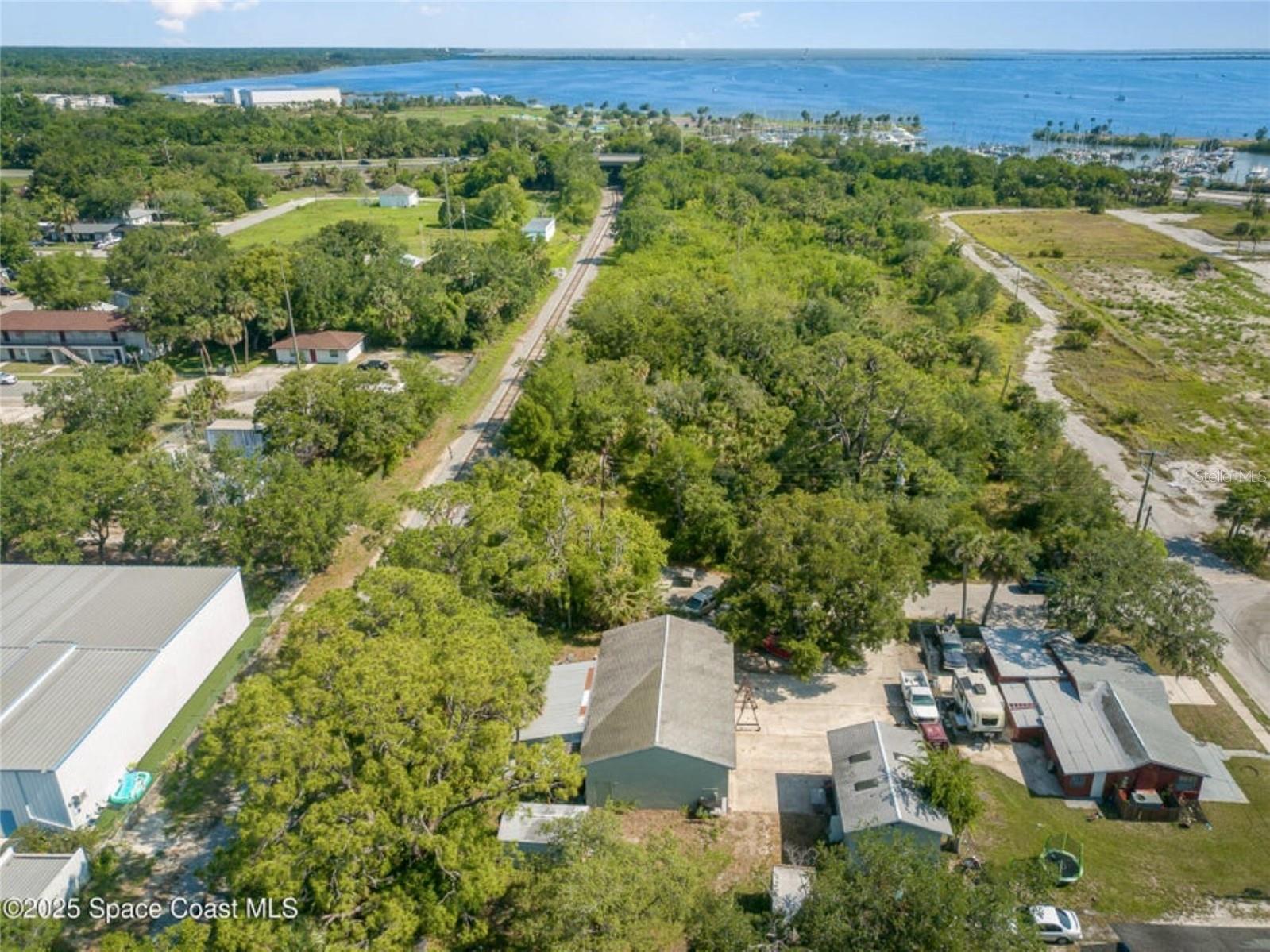 Listing photo id 19 for 425 Coleman Street
