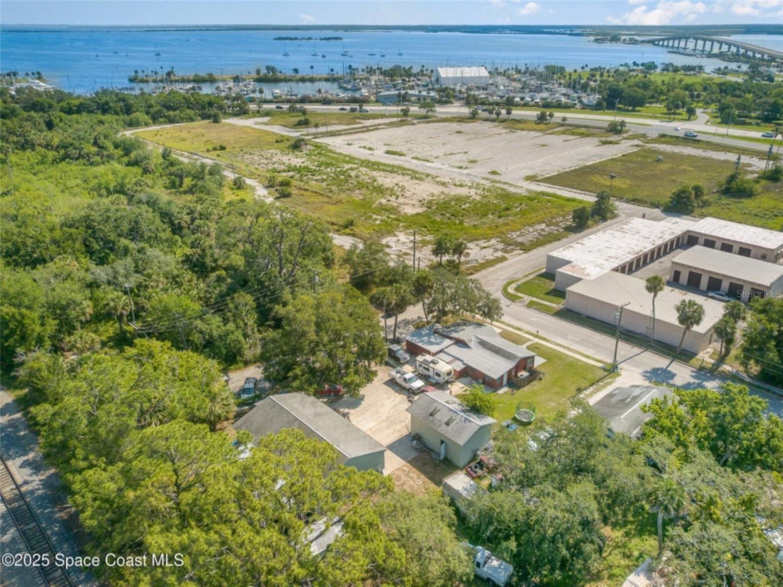 Listing photo id 20 for 425 Coleman Street