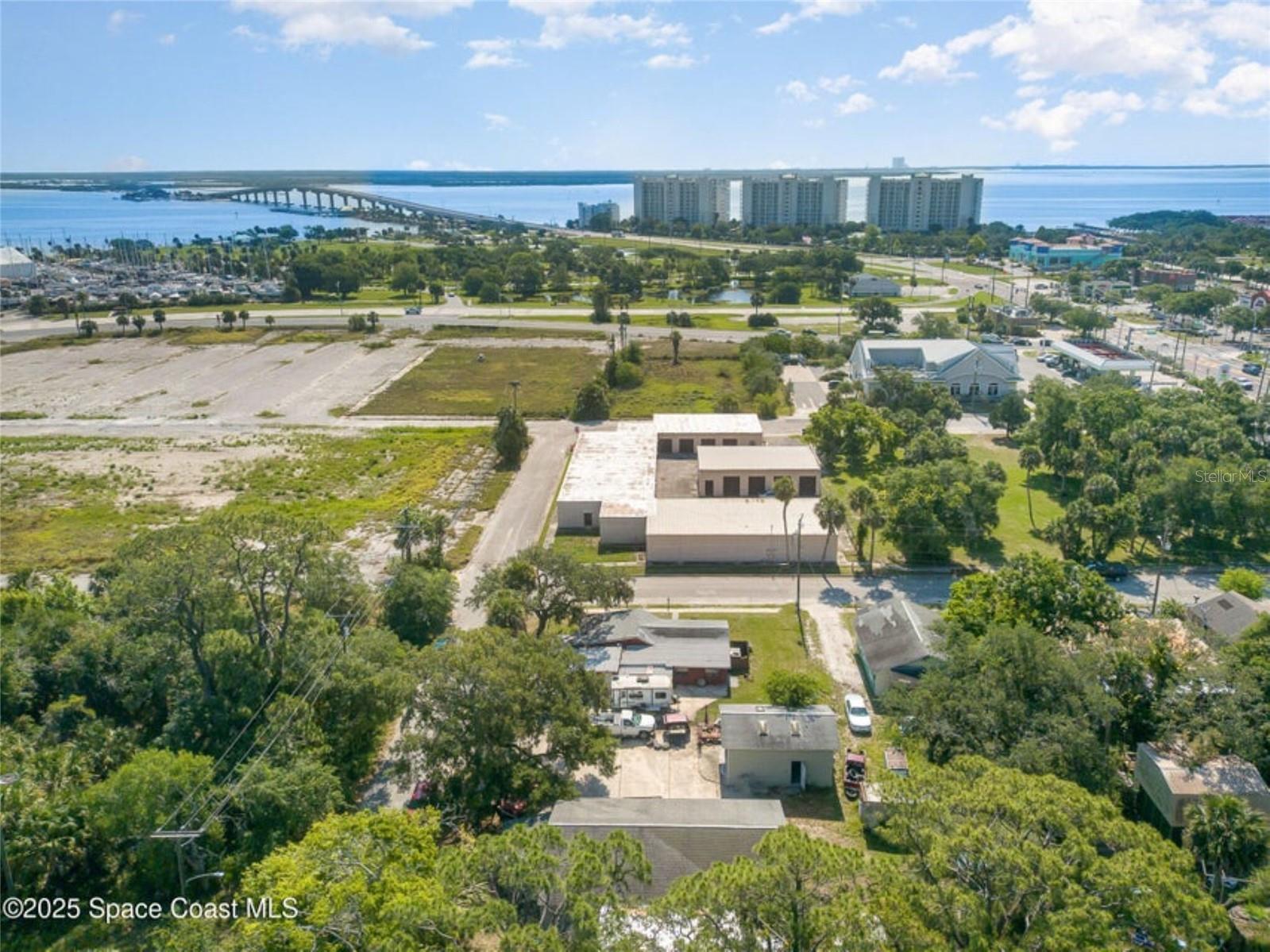 Listing photo id 21 for 425 Coleman Street
