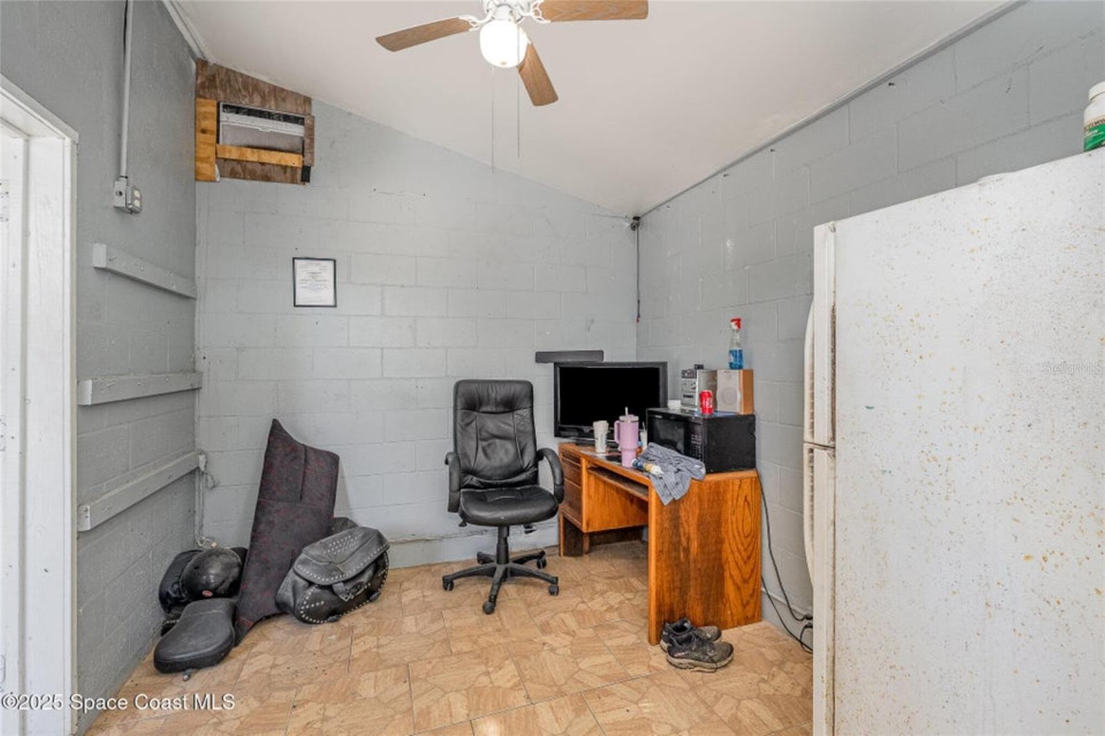 Listing photo id 2 for 425 Coleman Street