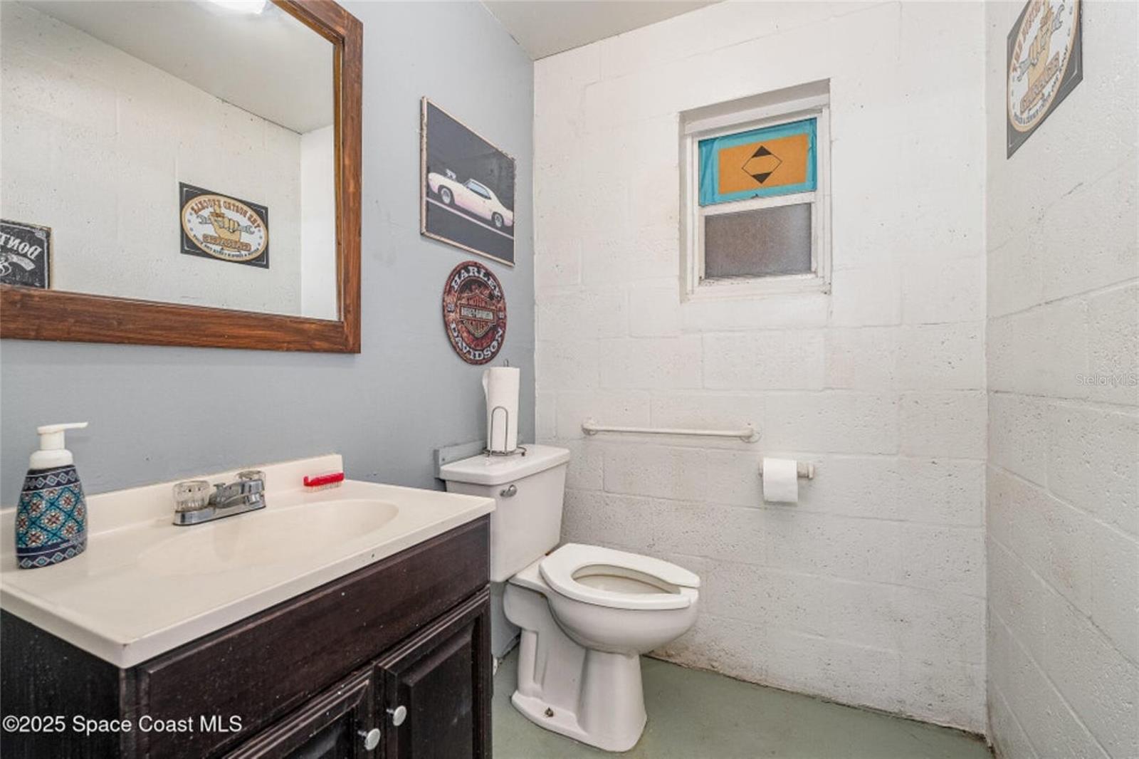 Listing photo id 3 for 425 Coleman Street