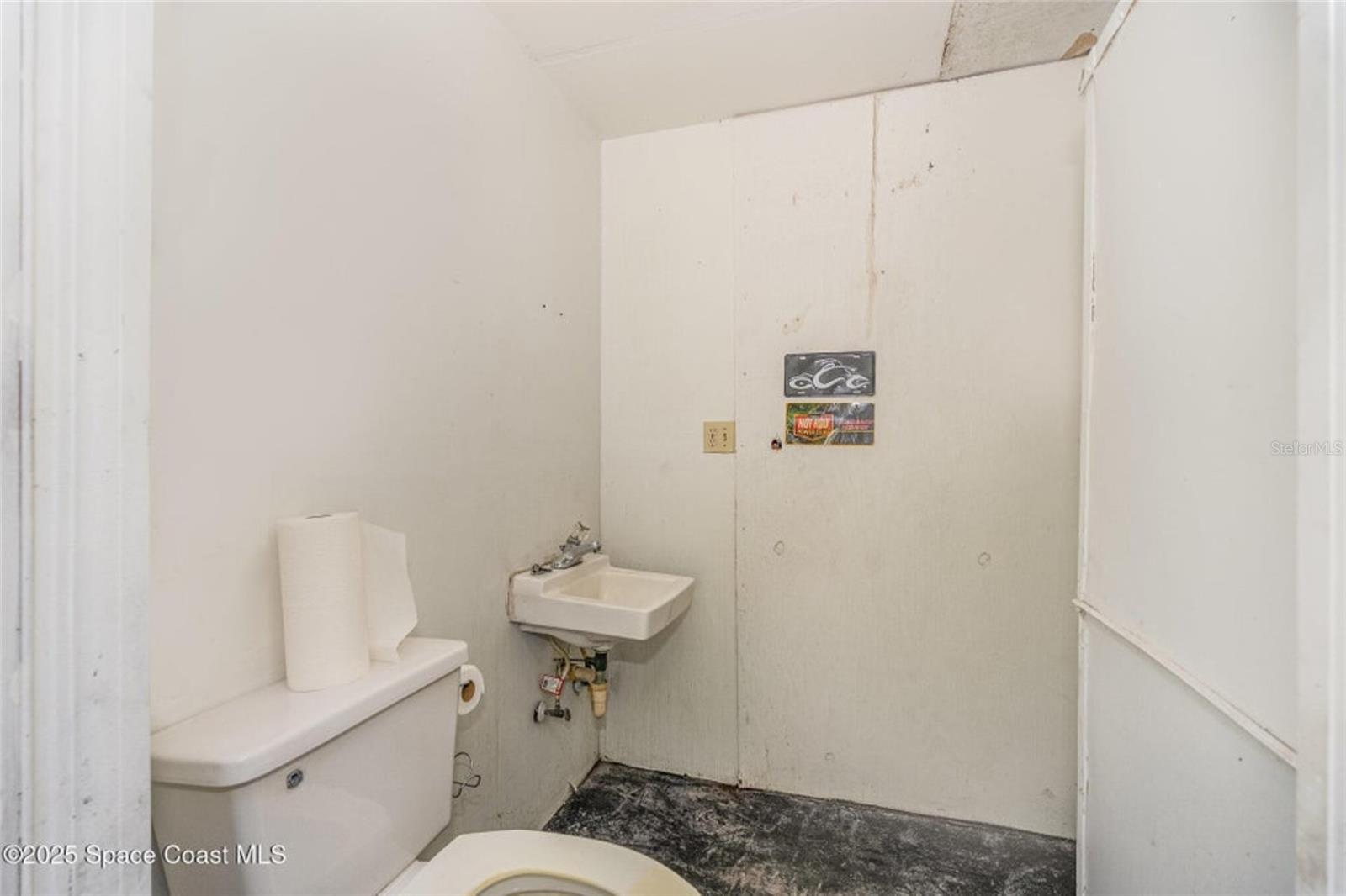 Listing photo id 4 for 425 Coleman Street