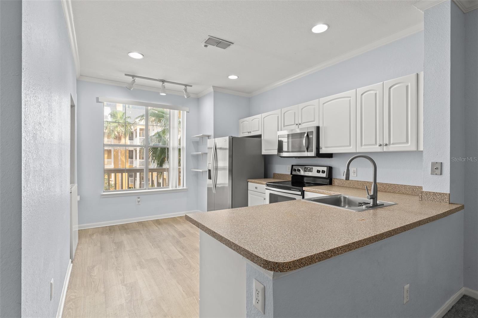 Image 10 of 35 For 860 Orange Avenue 338