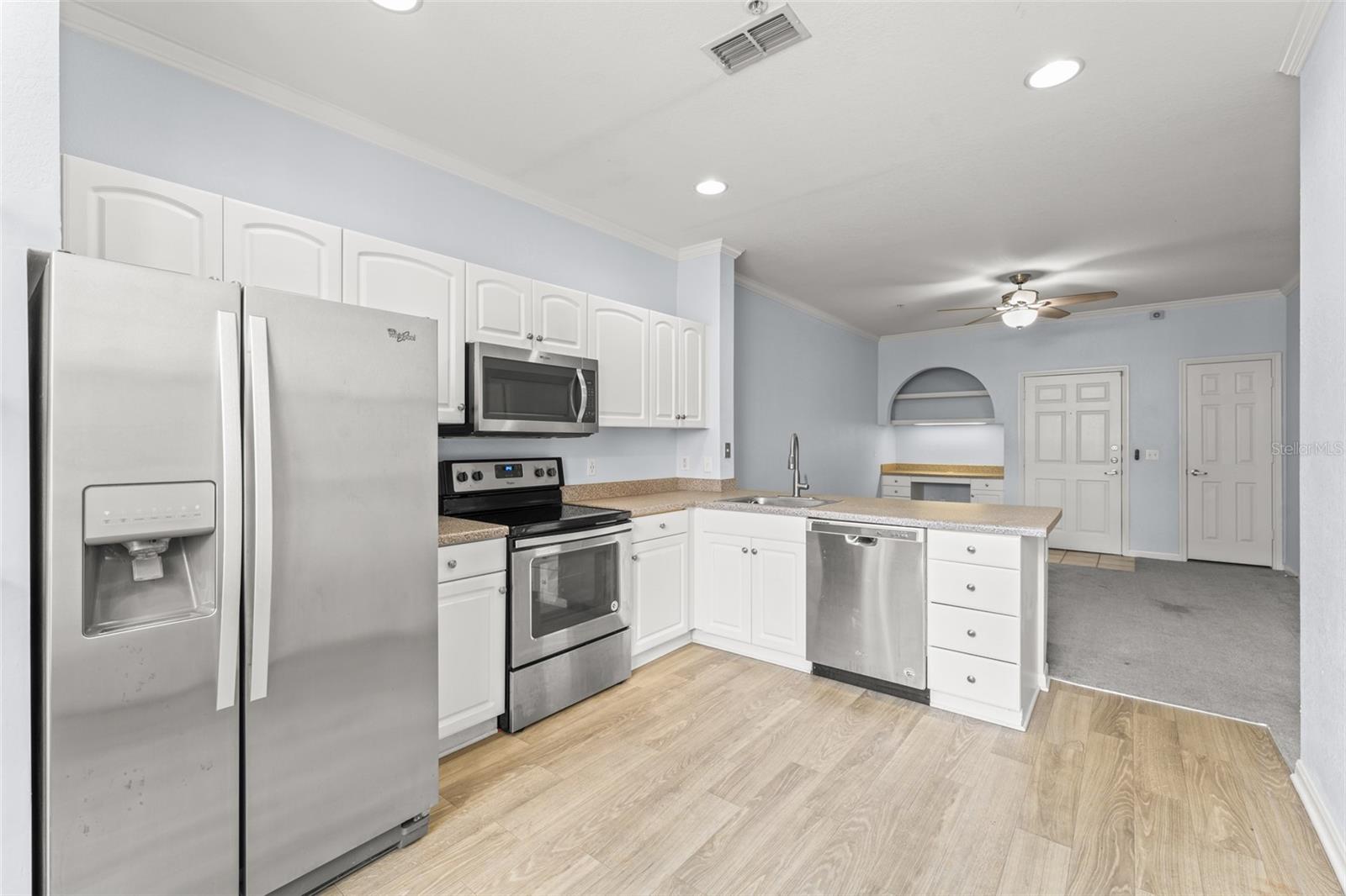 Image 14 of 35 For 860 Orange Avenue 338